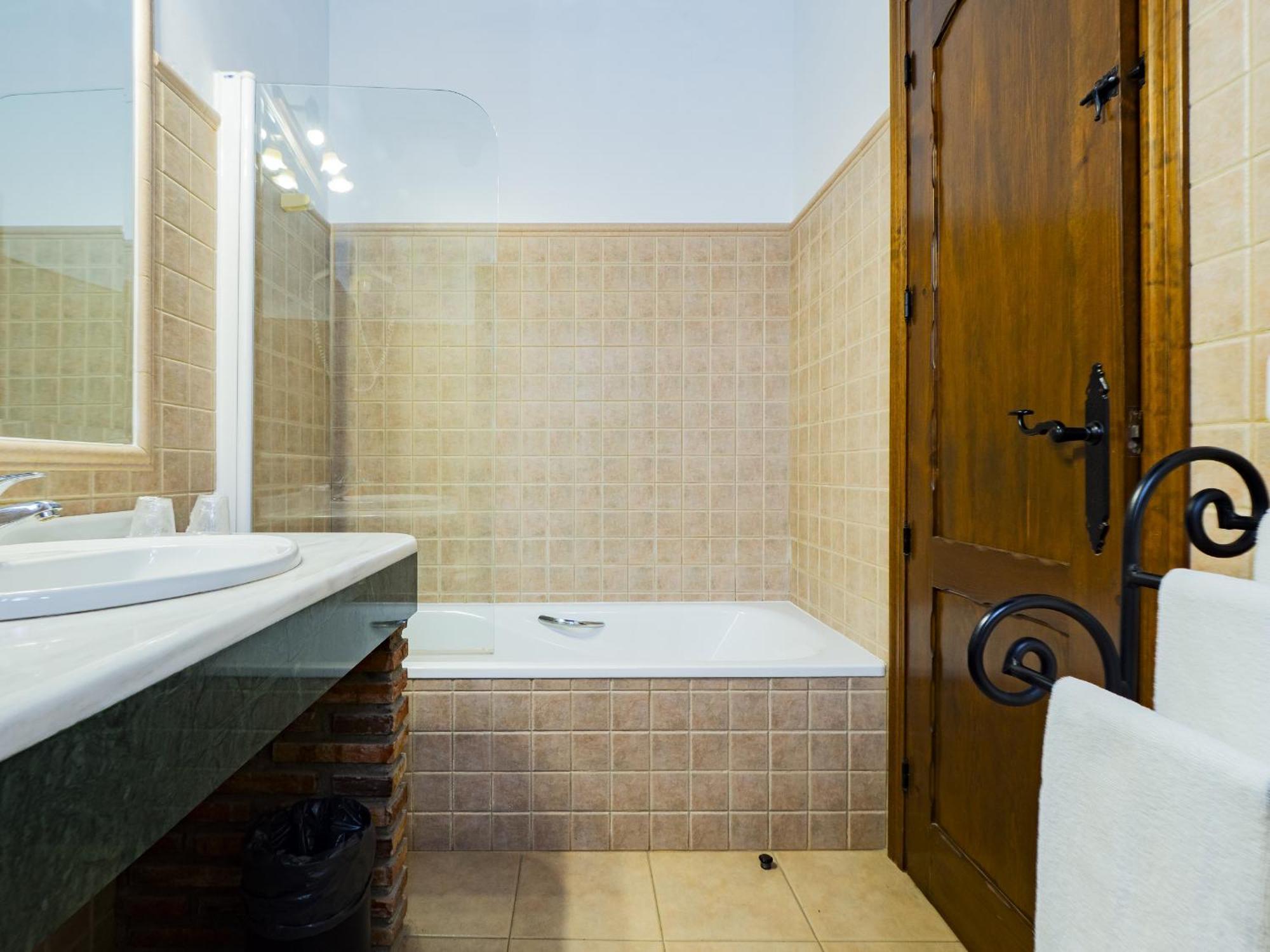 Cubo'S Hotel Cortijo San Antonio Casarabonela ภายนอก รูปภาพ